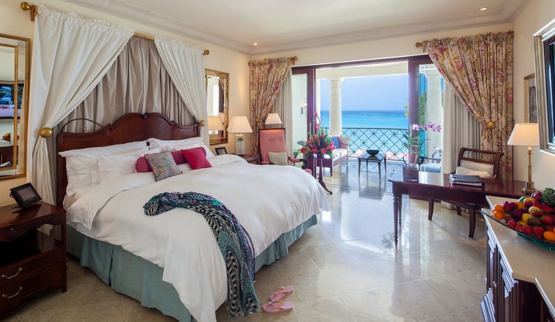 SANDY LANE - LUXURY OCEAN ROOM BED